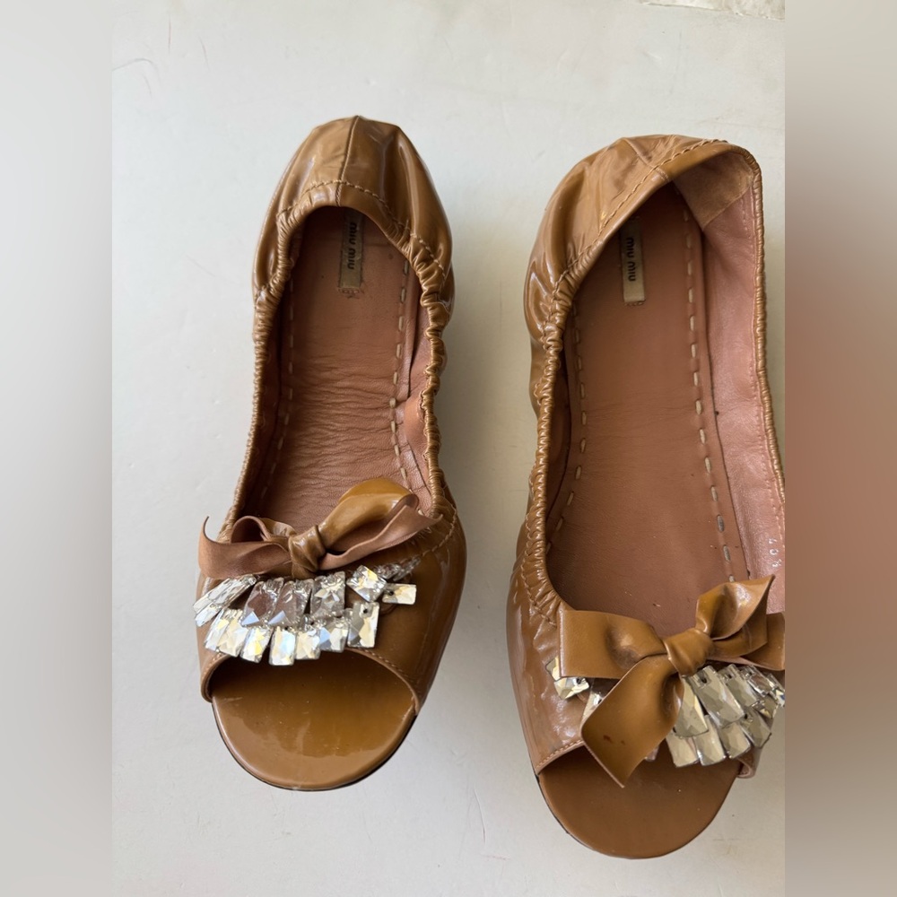 Miu Miu Tan flat with beautiful Detail